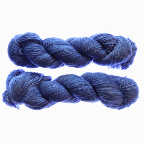 Fiori Hand Dyed Sock Yarn - Blu e Bonnet 081