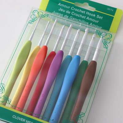 Clover Amour Crochet Hook Set - Yummy Yarn and co